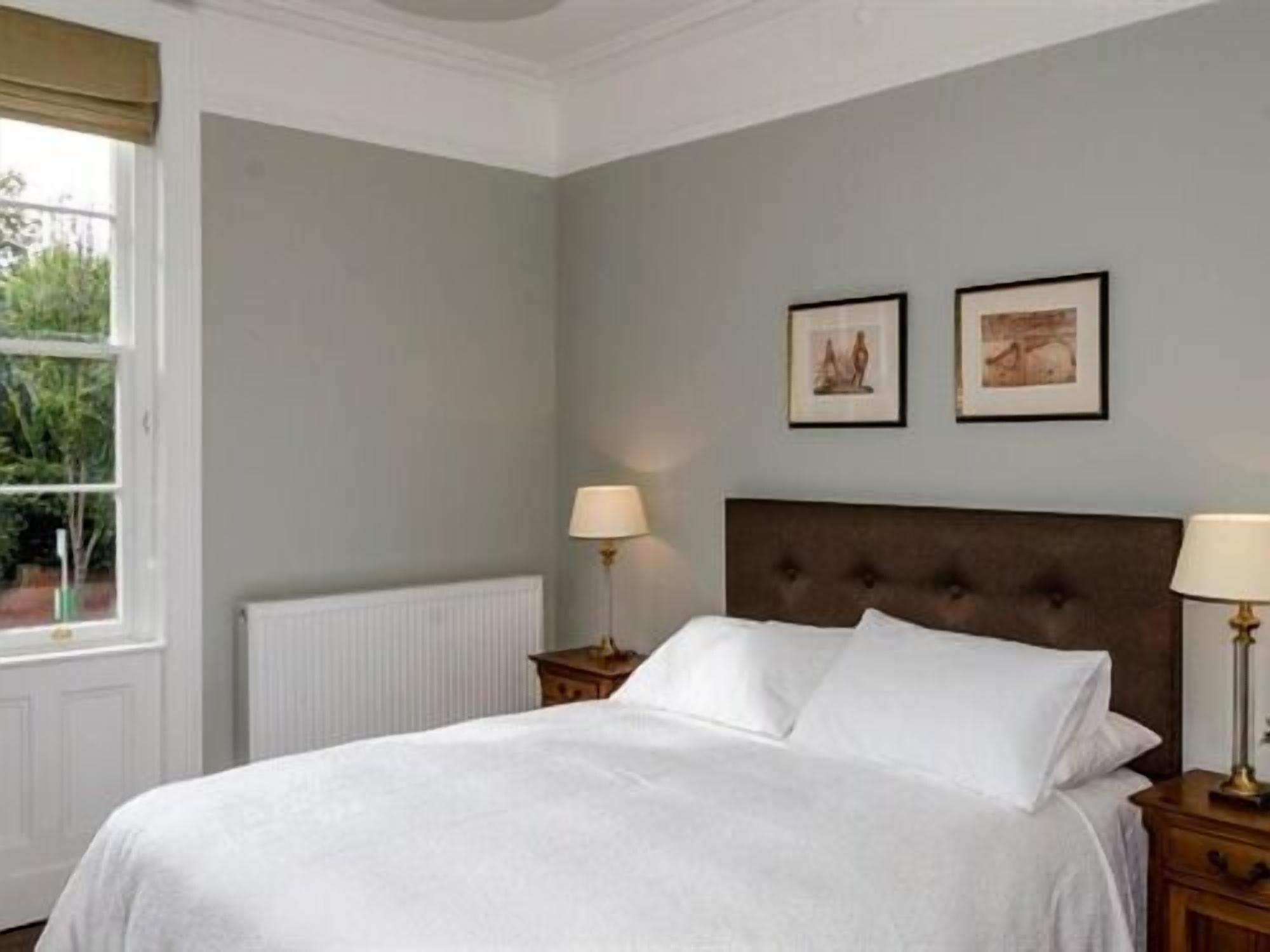 The Lions Bed & Breakfast Newark-on-Trent  Bagian luar foto